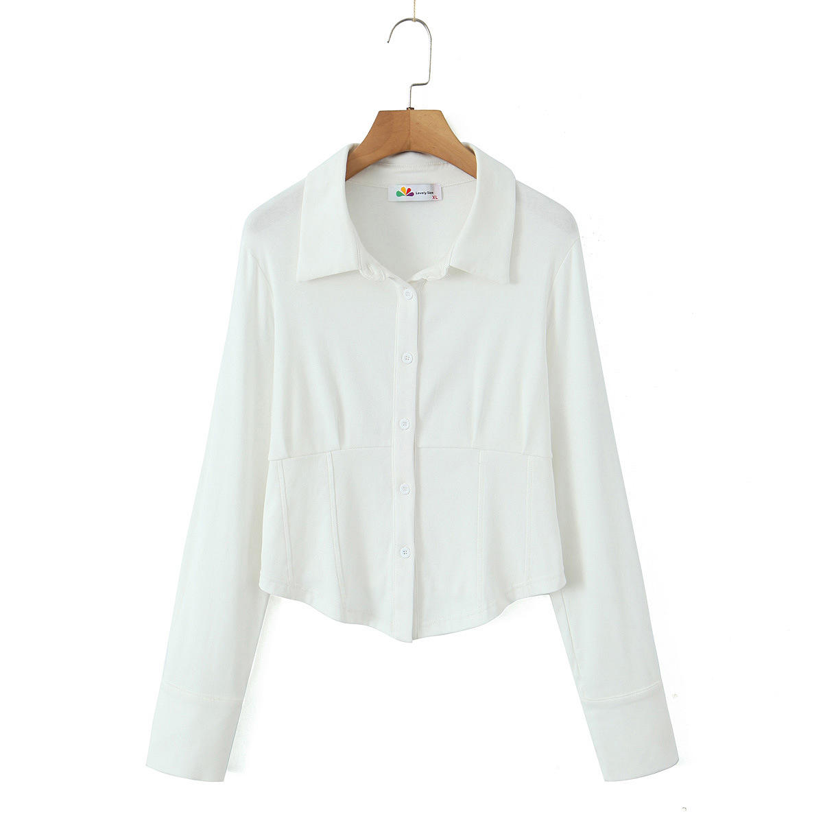 เสื้อเชิ้ตสีขาวเข้ารูป