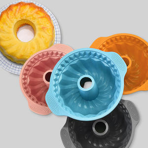 Moldes de silicona antiadherentes coloridos de alta calidad para pasteles estriados, pasteles <span class=keywords><strong>caseros</strong></span> de silicona para moldes redondos, pan y gelatina - Product Image 1