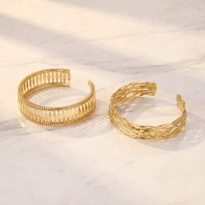 Bracciale in lega di alta qualità alla moda, lucido, di fascia alta, con cornice dorata e apertura a cavo - Product Image 1