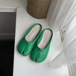 Chaussures mules Tabi à bout fendu sans talon, version améliorée, options de couleurs nouvelles, à enfiler, décontractées, <span class=keywords><strong>pour</strong></span> la maison et l'extérieur, fabriquées en usine ODM/OEM - Product Image 2