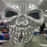 Tête de crâne de démon gonflable géante argentée métallique avec longues cornes, crâne de monstre pour la décoration d'événements d'Halloween, de maisons hantées et de scènes