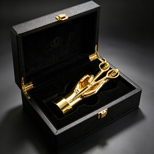 Trophée Ciseaux de Coiffure de Luxe Sur Mesure - Récompense de Salon Artisanale en Or avec Base en Cristal Noir Premium - Product Image 3