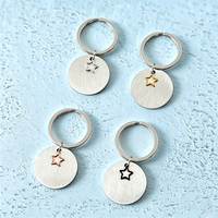 Ywyougang Vintage Cartoon Schlüsselanhänger mit leerer Scheibe, hohlem Stern-Charm aus Edelstahl, individuell lasergravierbar, personalisierter Schlüsselring