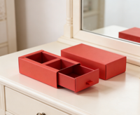 Boîte cadeau rigide en carton rouge à compartiments, fermeture magnétique, pelliculage mat, gaufrage, doublure en éponge, haut de gamme, écologique, recyclable