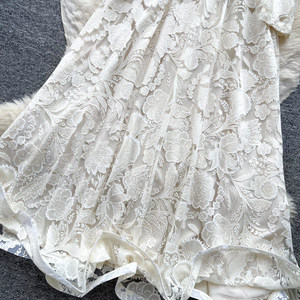 La nouvelle robe en dentelle pour femmes pr<span class=keywords><strong>é</strong></span>sente des manches longues, une taille haute, des lacets et une taille cintr<span class=keywords><strong>é</strong></span>e. C'est une robe <span class=keywords><strong>é</strong></span>l<span class=keywords><strong>é</strong></span>gante à coupe trapèze - Product Image 6