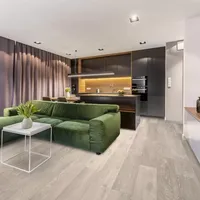 UK Wasserfester Holzoptik 4mm 5mm 6mm 7mm 8mm PVC Klick-System SPC LVT Kommerzieller Bodenbelag Vinyl Fischgrät-Bodenplanken Fliesen