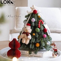 Künstlicher Edler Tannenbaum 35cm Mini Tischdekoration mit Teddybär-Ornamenten Weihnachts-Feiertagsdekoration für Zuhause