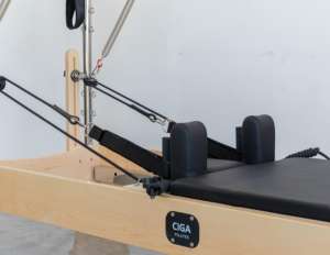 Reformer Pilates en bois d'érable de haute qualité de la marque JY, demi-trapèze, équipement d'exercice professionnel - Product Image 4