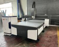 Router CNC de un solo cabezal 1325 con riel guía Hiwin de Taiwán, motor Leadshine PLC, control NC Studio/DSP, mesa de trabajo de 1300x2500mm