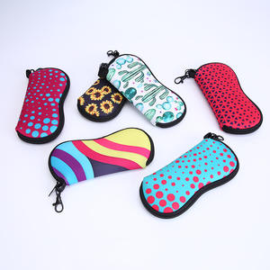 Xinhe sf מפעל לצלילה נייד מותאם אישית בד ניאופרן רוכסן מודפס משקפי שמש עמיד למים משקפיים רכים שקית נשלחים במהירות - Product Image 5