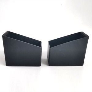 Protector de Patas de Plástico para Escritorio Escolar, Montado Lateralmente, Negro, Duradero, Antideslizante, Diseño Minimalista - Product Image 3