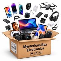 Assortiment de gadgets modernes, accessoires de jeu, bracelets connectés, commande d'essai disponible pour les magasins transfrontaliers, boîte mystère 100% téléphone