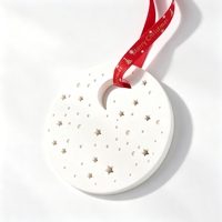 Usine en gros personnaliser décoration de maison de noël suspendu parfumé en céramique huile essentielle parfum diffuseur voiture désodorisant