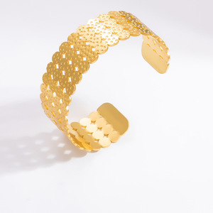 กำไลข้อมือแฟชั่นสำหรับทุกเพศทำจากสแตนเลสชุบทอง18K ลายเรขาคณิต - Product Image 5