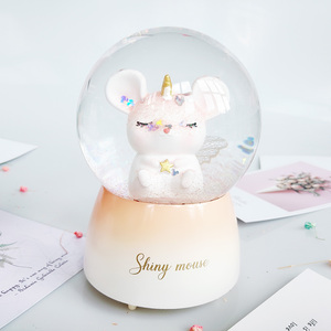 كرة ثلجية كريستالية اصطناعية لهدايا عيد الميلاد، زينة صغيرة للأطفال، كرة زجاجية من الراتنج مع إضاءة LED - Product Image 3