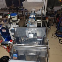 Machine d'emballage automatique de vis avec alimentateur vibrant, machine de comptage et d'emballage en sachets pour petites pièces de quincaillerie