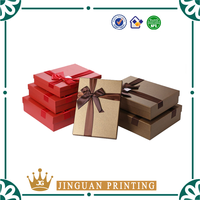 Boîtes de présentation rigides portables de luxe en papier d'art avec fenêtre, doublure en éponge et poignée, pour bijoux, colliers, bracelets, avec gaufrage et impression à chaud dorée