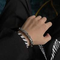 Bracelet Punk Tendance en Acier Inoxydable avec Fermoir Mousqueton, Design Audacieux et Inaltérable pour Hommes et Femmes