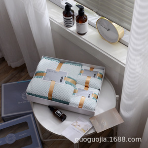 Juego de toallas de baño de felpa coral de punto grueso, estilo simple rectangular, 35x75cm y 70x140cm - Product Image 1