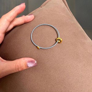 สร้อยข้อมือเชือกถัก "โกลด์ ตัวตัว" ชุบทอง 18K พร้อมตัวล็อคแบบตัวอักษรฟู สีฟ้าทะเล สายคล้องมืออเนกประสงค์สำหรับฤดูร้อน รุ่นใหม่ - Product Image 1
