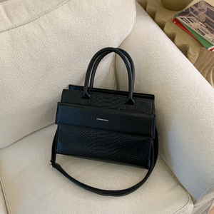 Pochette structurée noire à motif <span class=keywords><strong>crocodile</strong></span> pour femme, sac bandoulière convertible, souple, imperméable, échantillon personnalisé rapide, vente en gros - Product Image 1