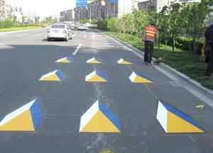 Solution durable de marquage routier thermoplastique préformé pour les projets de construction de routes, d'aéroports et de voies urbaines - Product Image 3