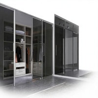 Armoire sur mesure avec portes coulissantes pour chambre à coucher