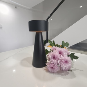 Lampes tactiles noires en aluminium pour la <span class=keywords><strong>d</strong></span>écoration de la maison, 3 couleurs de lumière réglables, prise en charge de la charge <span class=keywords><strong>sans</strong></span> <span class=keywords><strong>fil</strong></span> et de la télécommande - Product Image 6