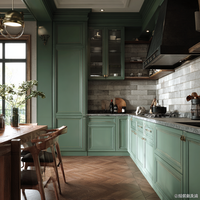 Meubles de cuisine sur mesure avec finition vert sauge, portes shaker et plan de travail en marbre, dimensions personnalisées et aménagement sur mesure