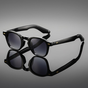 Lunettes de soleil carrées, monture noire, verres dégradés gris, lunettes de mode unisexes pour la conduite et les voyages - Product Image 1