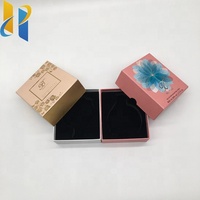 Boîte cadeau transparente en forme de livre pour gloss à lèvres imprimé, avec fenêtre en mousse noire rose, revêtement UV, matériaux recyclés