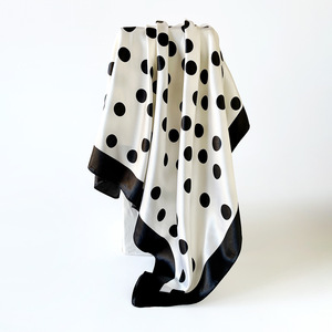 Sciarpa Quadrata 90cm a Pois Bianchi e Neri, Foulard Estivo Sottile, <span class=keywords><strong>Elegante</strong></span> e Versatile, Sciarpa Decorativa - Product Image 2