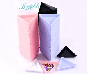 Оптовая продажа, пластиковый треугольный поднос со стразами для дизайна ногтей