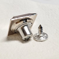Penjualan Langsung Pabrik Kancing Premium Berkualitas Tinggi Buatan Khusus Berbentuk Persegi Berlapis Minyak dari Paduan Seng dengan Lapisan Hitam Elektroplating.