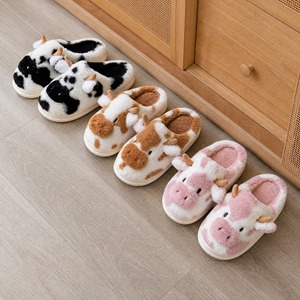 <span class=keywords><strong>Chaussons</strong></span> d'intérieur en coton doux et respirant pour femmes, motif vache de dessin animé, en fausse fourrure, pour l'hiver, pour la maison, pour couple, vente en gros - Product Image 1