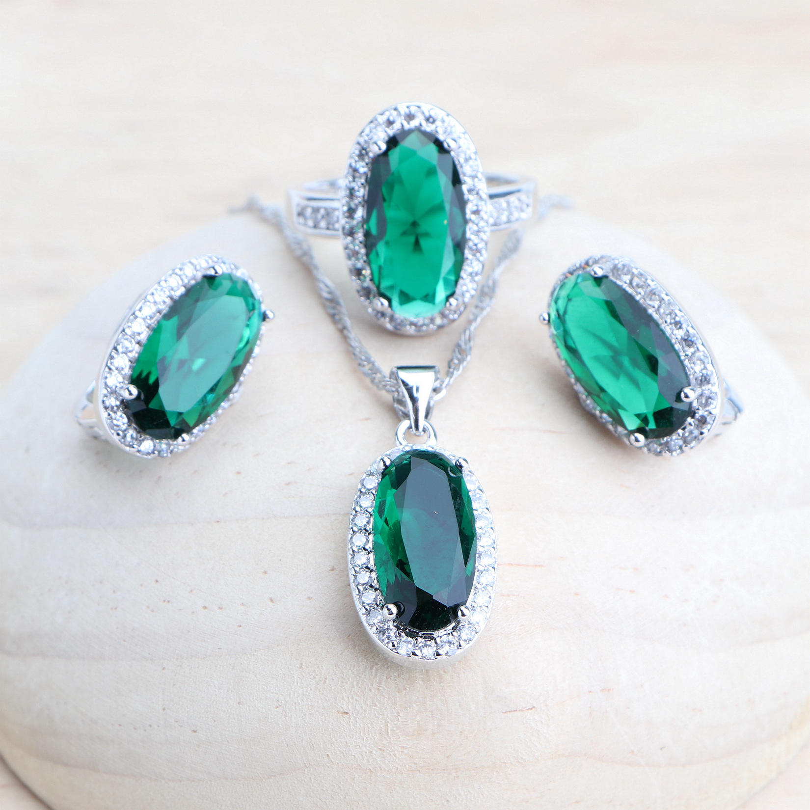 สีเขียว