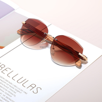 Lunettes de soleil en bois sans monture unisexe, verres biseautés polygonaux papillon, branches métalliques à fermoir C, protection UV400, design personnalisé avec logo