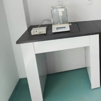 Plateforme d'analyse antichoc de laboratoire à cadre tout acier noir, plateforme de pesage monobloc anti-vibration la plus stable