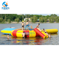 Trampoline flottant personnalisable pour adultes et enfants avec toboggan triangulaire pour équipement de jeu aquatique Sea Park