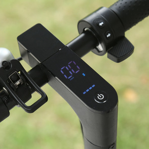 Trottinette électrique pliable 10 pouces, batterie au lithium, moteur sans balais, pour adultes, idéale pour les trajets urbains - Product Image 4