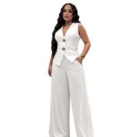Ensemble deux pièces élégant pour femme : Gilet uni à épingle dorée et pantalon taille haute à jambes larges – Tenue de bureau professionnelle pour femme