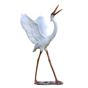 Statua a grandezza naturale simulazione garzetta bianco uccello figurina in fibra di vetro Polyresin scultura animale per la decorazione del parco giardino all'aperto