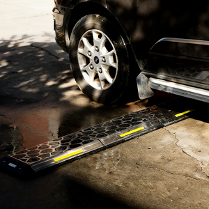 प्रीमियम पुनर्नवीनीकरण रबर गति बम्प-टिकाऊ और पर्यावरण अनुकूल यातायात शांत समाधान - Product Image 2