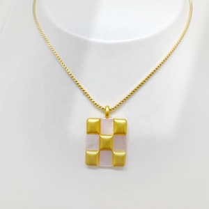 Collier pour femme en laiton plaqué or 18 carats avec pierres précieuses, vente en gros, usage quotidien, pendentif géométrique personnalisé, colliers simples - Product Image 4