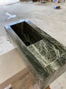 Luxuriöser Integrierter Waschtisch aus Grünem Marmor, Handgefertigter Naturstein, Langlebig, Umweltfreundlich, Polierte/Geschliffene Oberfläche, Anpassbar - Product Image 1