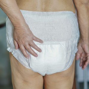 OEM Venta caliente adulto pañal suave transpirable Hospital comodidad suave geriátrico desechable Pull Up pantalones <span class=keywords><strong>pañales</strong></span> para adultos - Product Image 1