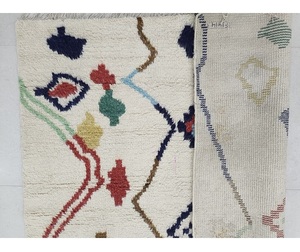 Ensemble de tapis et coussin carré marocain traditionnel en laine et soie – Tapis de sol doux et durable à motifs géométriques noués à la main - Product Image 1