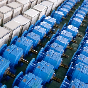 Motor de engranaje helicoidal en línea Reductor de velocidad de engranaje helicoidal de larga vida útil para cinturón industrial - Product Image 6