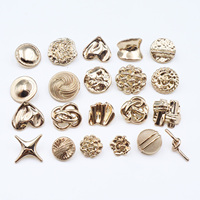 Boutons personnalisés multi-styles en alliage de zinc doré, filigrane, creux, à motif floral, en forme de dôme, en spirale, pour marques de mode de luxe