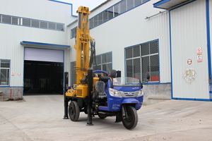 Machine <span class=keywords><strong>de</strong></span> forage d'eau sur roues diesel, foreuse pneumatique <span class=keywords><strong>de</strong></span> puits d'eau <span class=keywords><strong>de</strong></span> 200 m sur remorque - Product Image 3